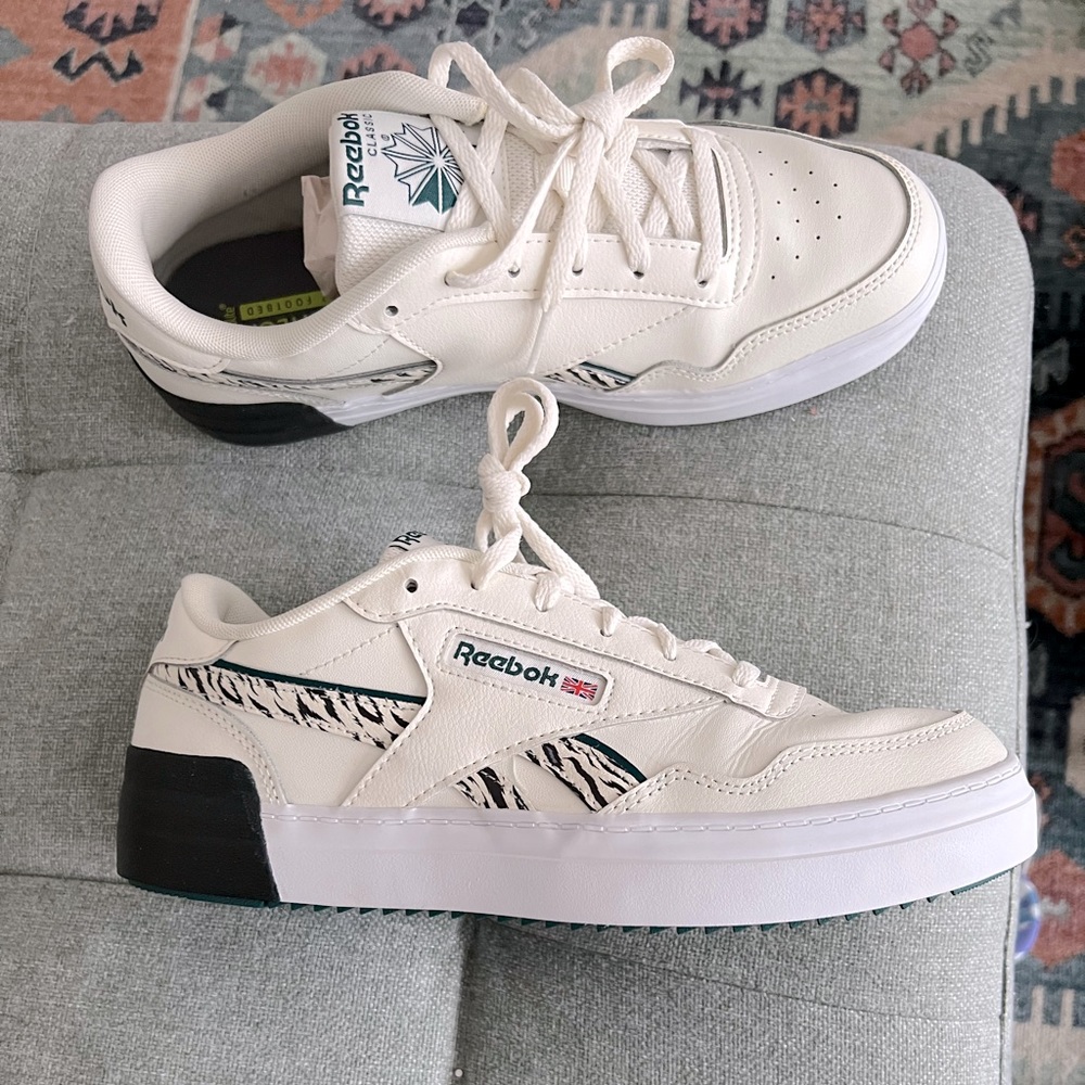 Women's Club MEMT Bold Sneaker size 8.5